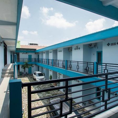 Hotel Reddoorz Syariah At Kartohardjo Madiun Exteriér fotografie