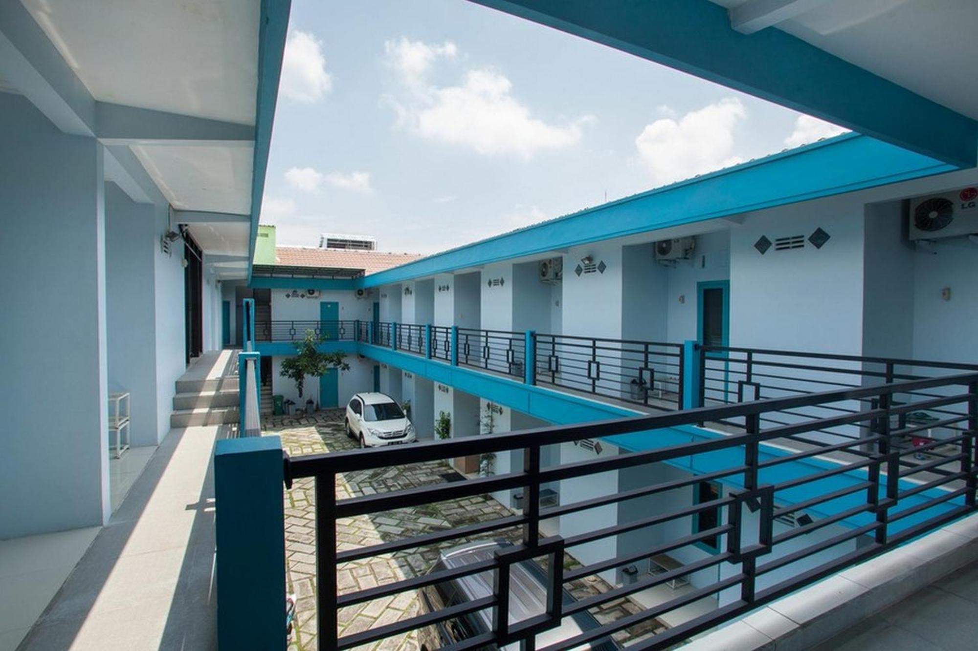 Hotel Reddoorz Syariah At Kartohardjo Madiun Exteriér fotografie