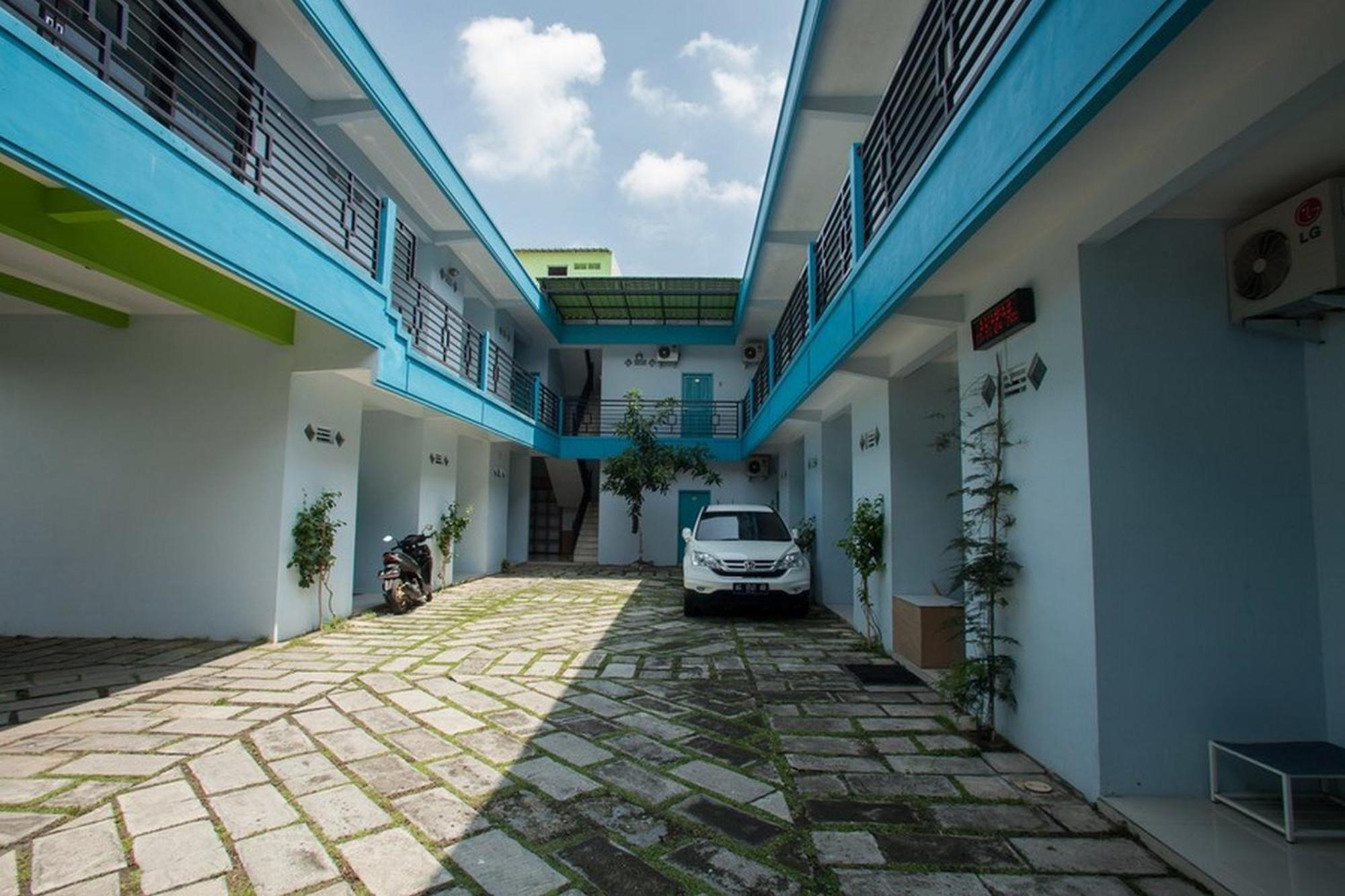 Hotel Reddoorz Syariah At Kartohardjo Madiun Exteriér fotografie