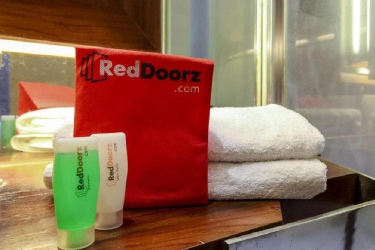Hotel Reddoorz Syariah At Kartohardjo Madiun Exteriér fotografie
